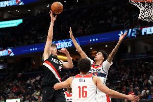 杨瀚森表现亮眼！开拓者客场不敌奇才