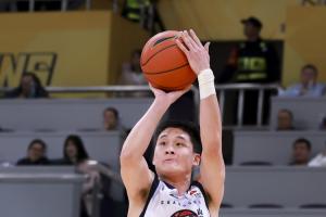 CBA常规赛:山东客场不敌广厦，18岁小将王证表现抢眼