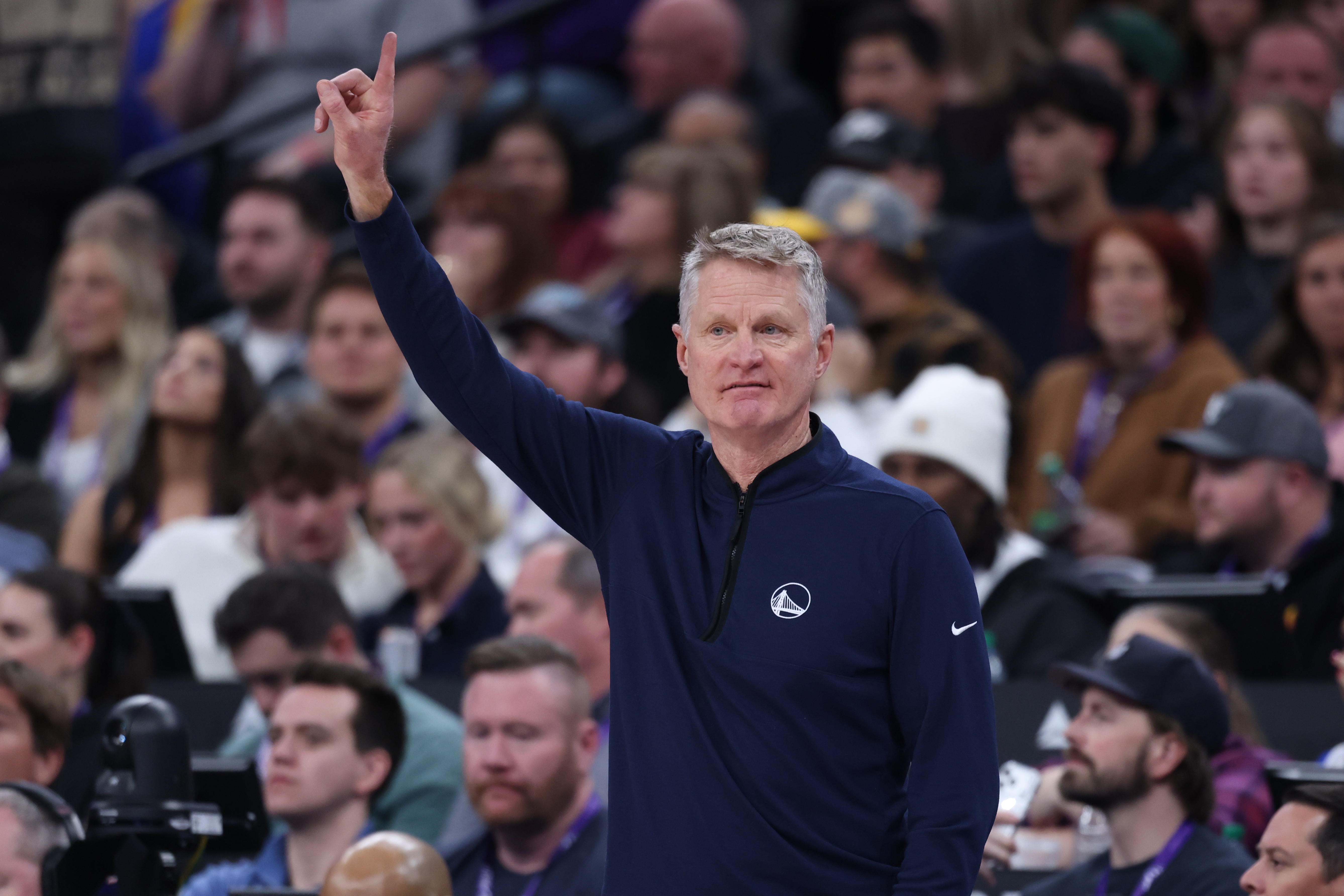 科尔：我相信勇士管理层 他们不会轻易危及球队未来&除非真有意义