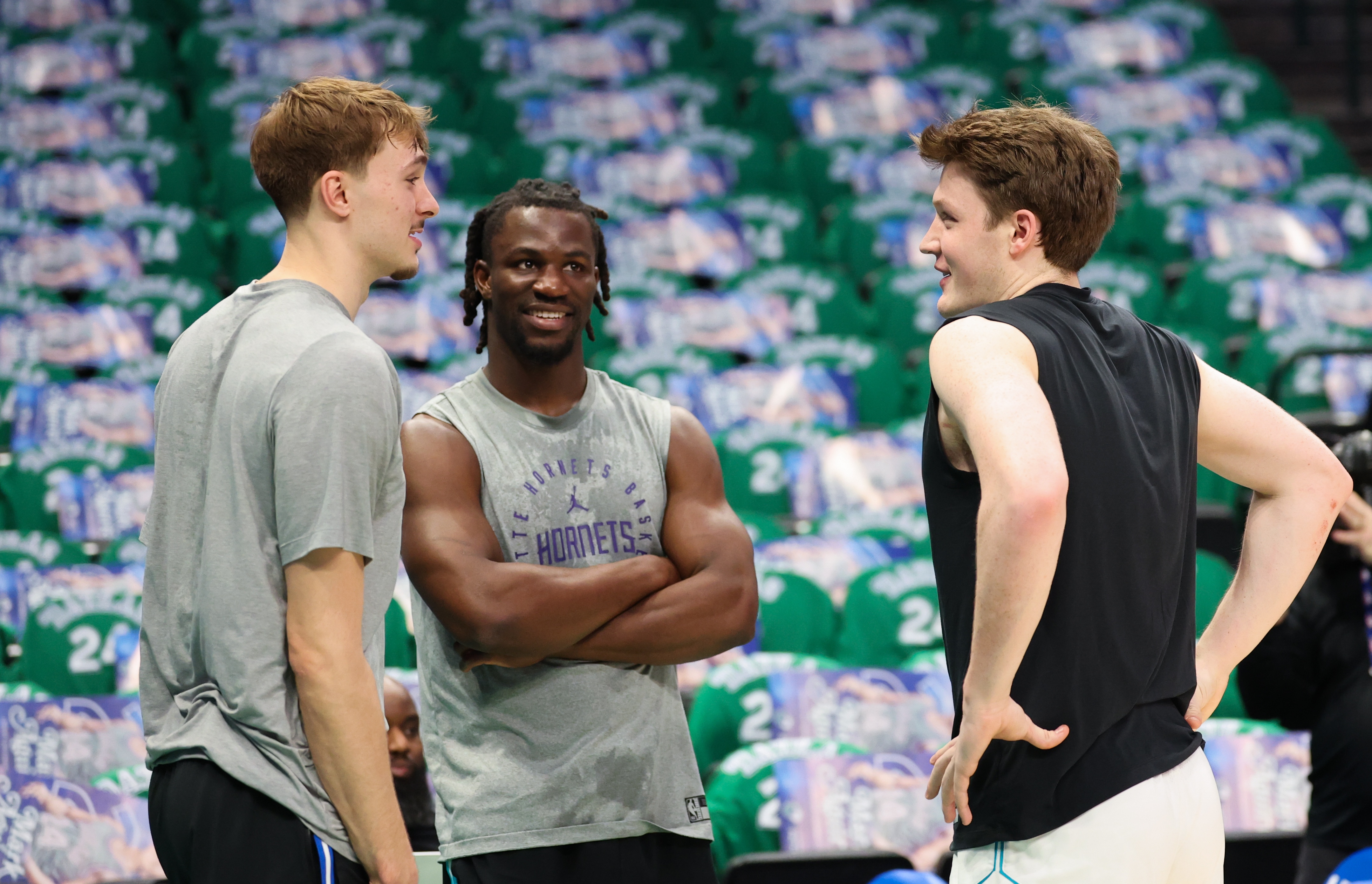 [黄蜂]要夸都夸！杜克大学：克尼佩尔的阅读力 赛恩·詹姆斯的极限救球(图1)