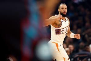 太阳主场大胜骑士 狄龙谈裁判吹罚假摔事件