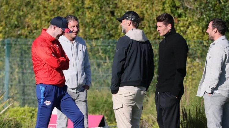 【精华】克洛普新岗位✨一周年 我在做前所未有的事：帮教练们摆脱孤独(图3)