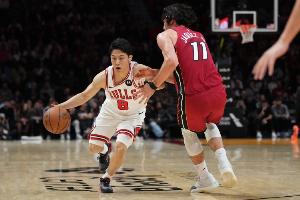 新秀河村勇辉助公牛击败热火