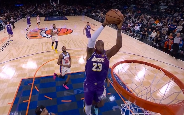 湖人防守反击 斯玛特高空制导詹姆斯君临天下几乎平筐轰炸