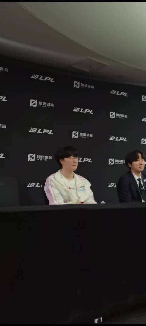 【万博电竞】Viper:韦鲁斯这个英雄是很猛的一个英雄 poke英雄需要时间