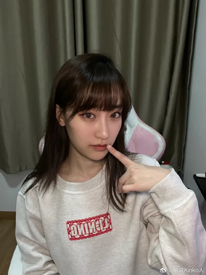 Kinko分享照片:提前祝大家日进斗金～穿上红色幸运色～一起迎接新年趴