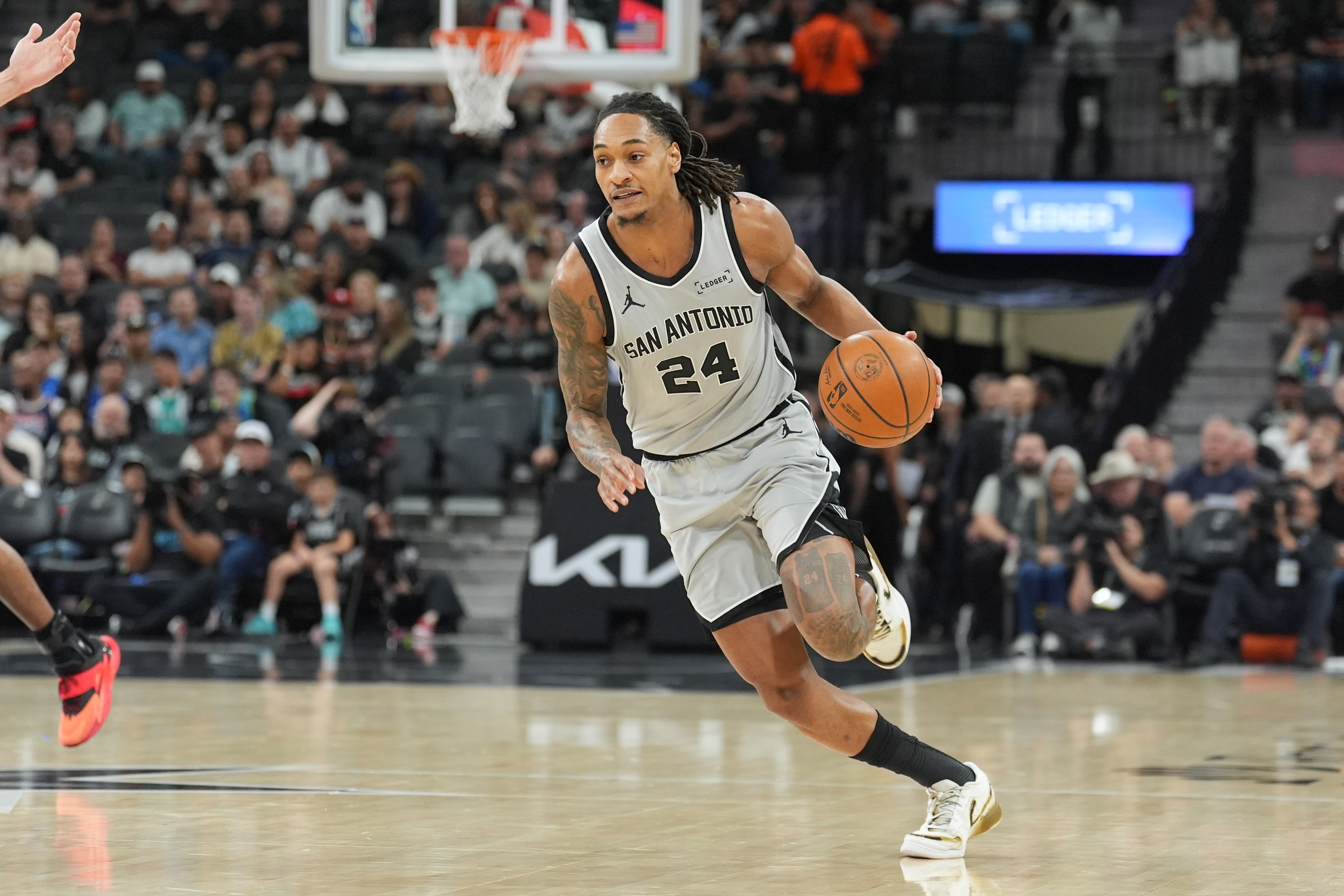 【滚动快讯】⚾解说:瓦塞尔还是极具威胁的射手 他在功能方面非常适合马刺(图1) 【滚动快讯】⚾解说:瓦塞尔还是极具威胁的射手 他在功能方面非常适合马刺(图1)