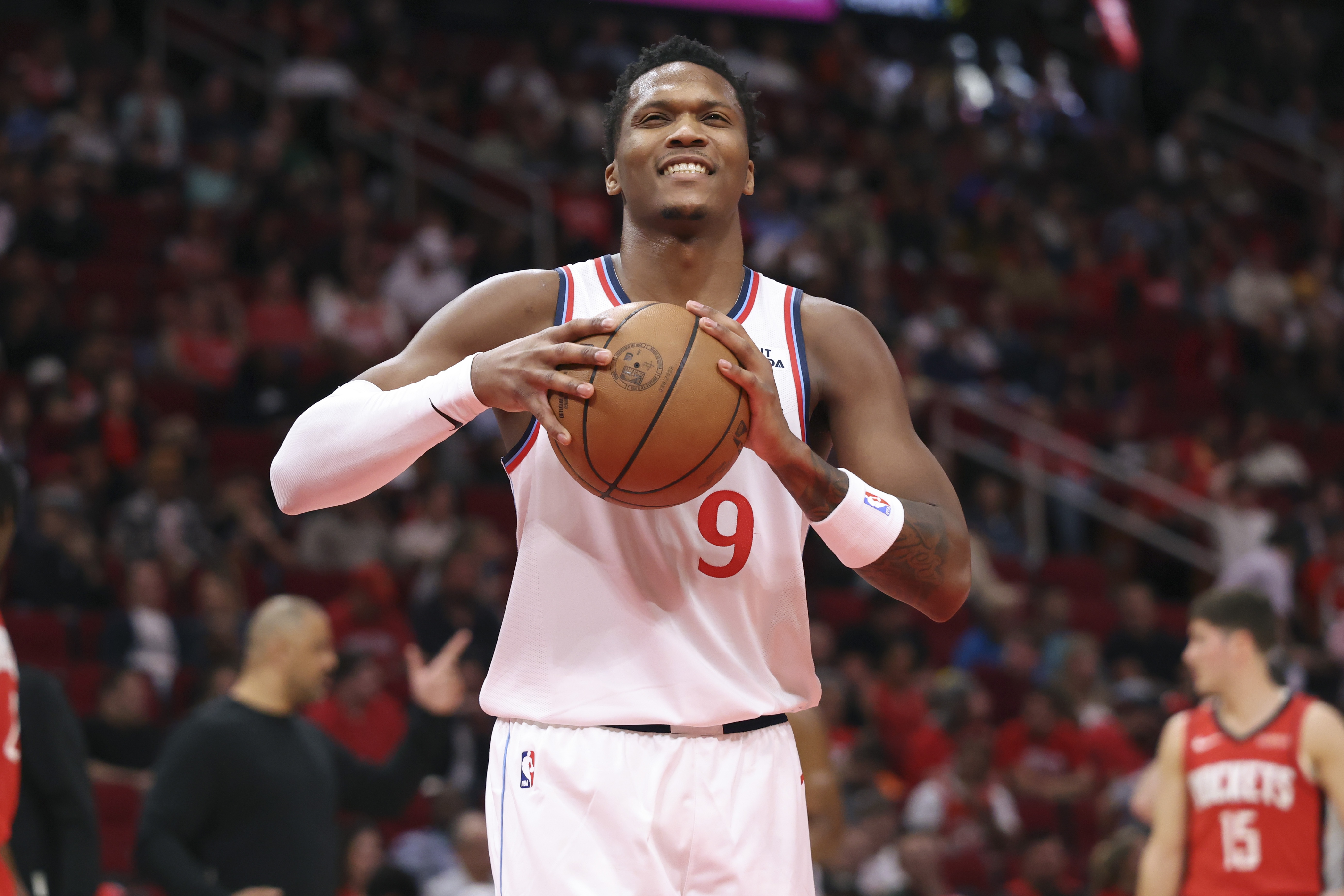 [体育头条]邓恩：马瑟林能在攻防两端提供巨大帮助 有球和无球都能打(图1)