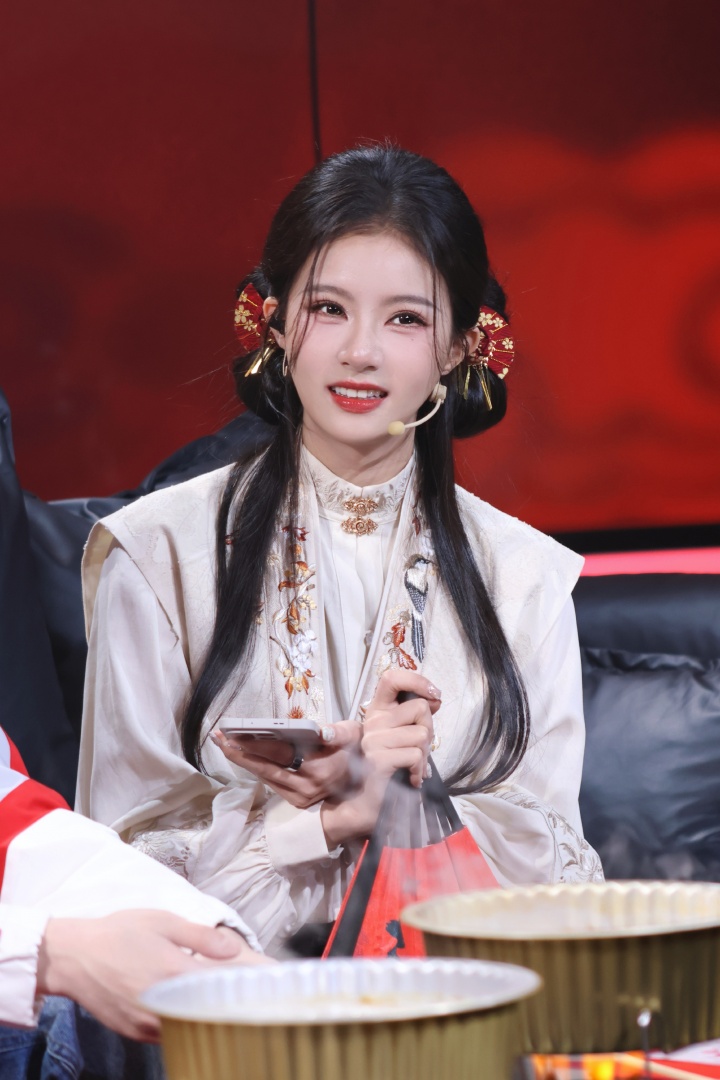 解说方游晒照：一起包饺子咯～ 祝大家情人节快乐