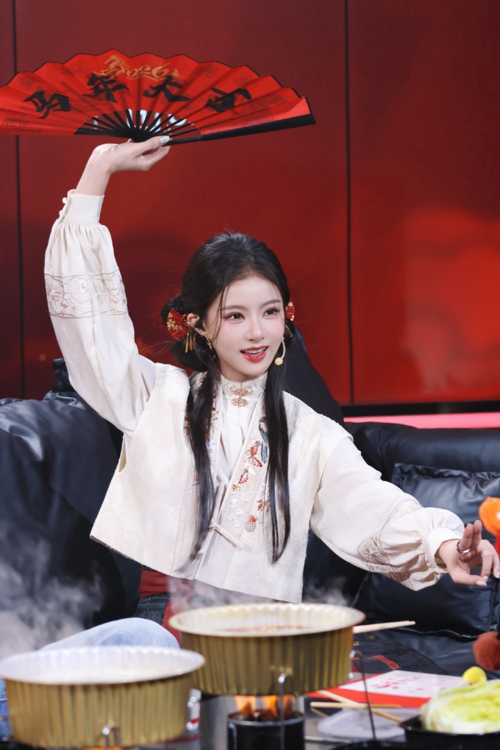 解说方游晒照：一起包饺子咯～ 祝大家情人节快乐