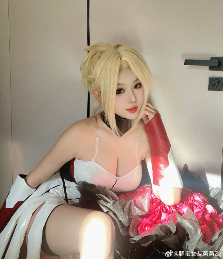 刀区CP小菡菡九朵和平分手：性格不合！我长的像少妇又不是我的错