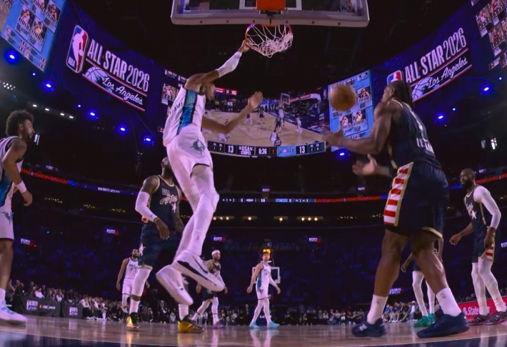  军训詹卡杜！文班先单吃小卡 再造詹姆斯犯规！再干拔杜兰特！