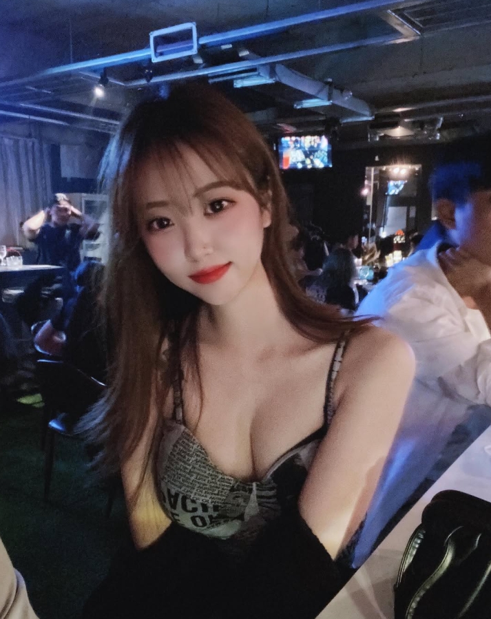 【QY球友会】这个我是真喜欢!T1韩网女粉丝晒照 这不比前几天的比赛好看?