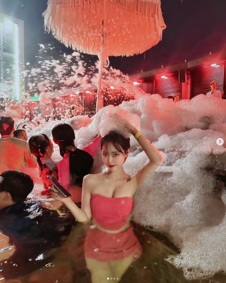 【QY球友会】这个我是真喜欢!T1韩网女粉丝晒照 这不比前几天的比赛好看?