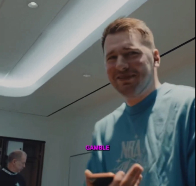 [体育头条]约基奇打趣：东契奇什么比赛都看 是因为他什么比赛都下注(图1)