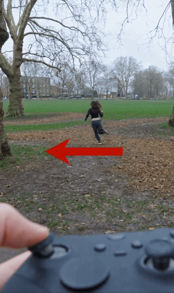 外网女主播让别人用游戏手柄控制自己 结果被刺激到不能走直线