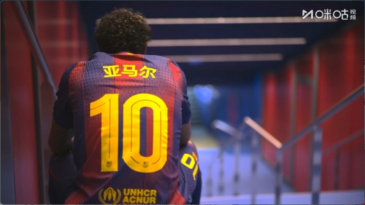 庆贺中国农历新年!巴萨全队身穿中文印字球衣入场