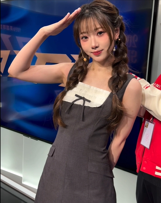 主持阿芙更博晒照:明天新年第一场见哦【球盟会】