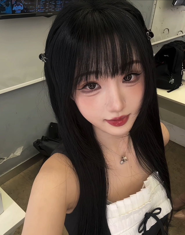 【万博电竞】互动主持十月赛后晒照：光速下班 开工大吉