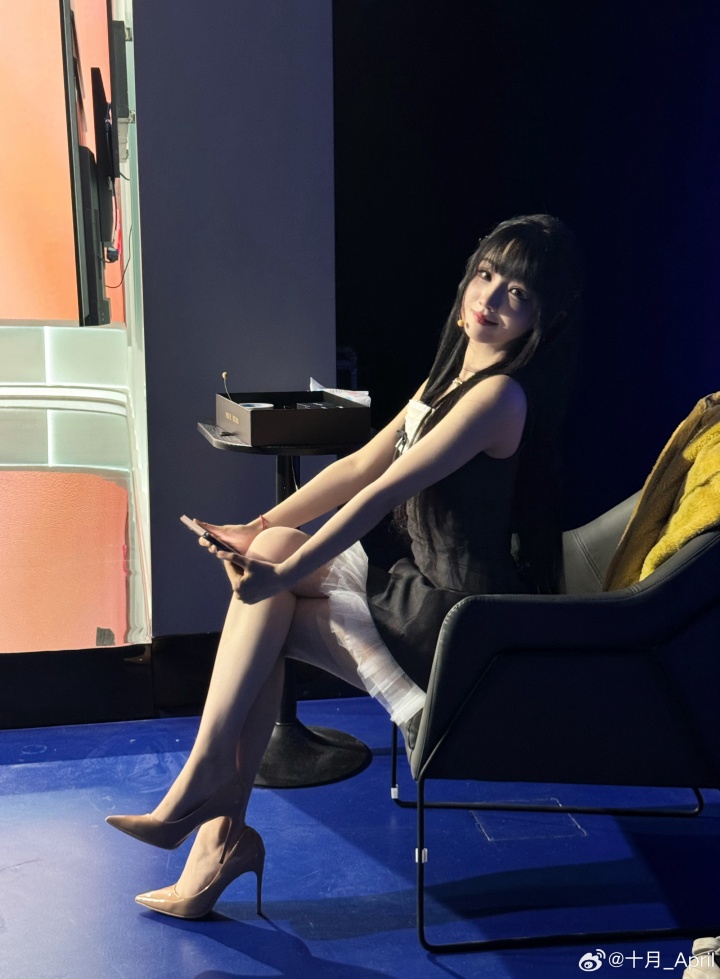 互动主持十月赛后晒照：光速下班 开工大吉