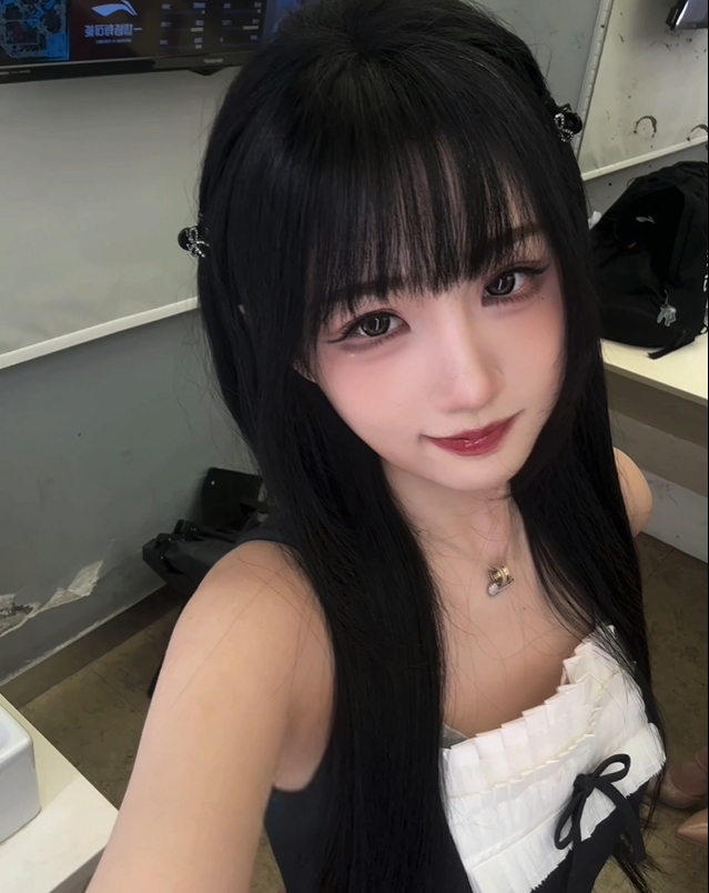 互动主持十月赛后晒照：光速下班 开工大吉