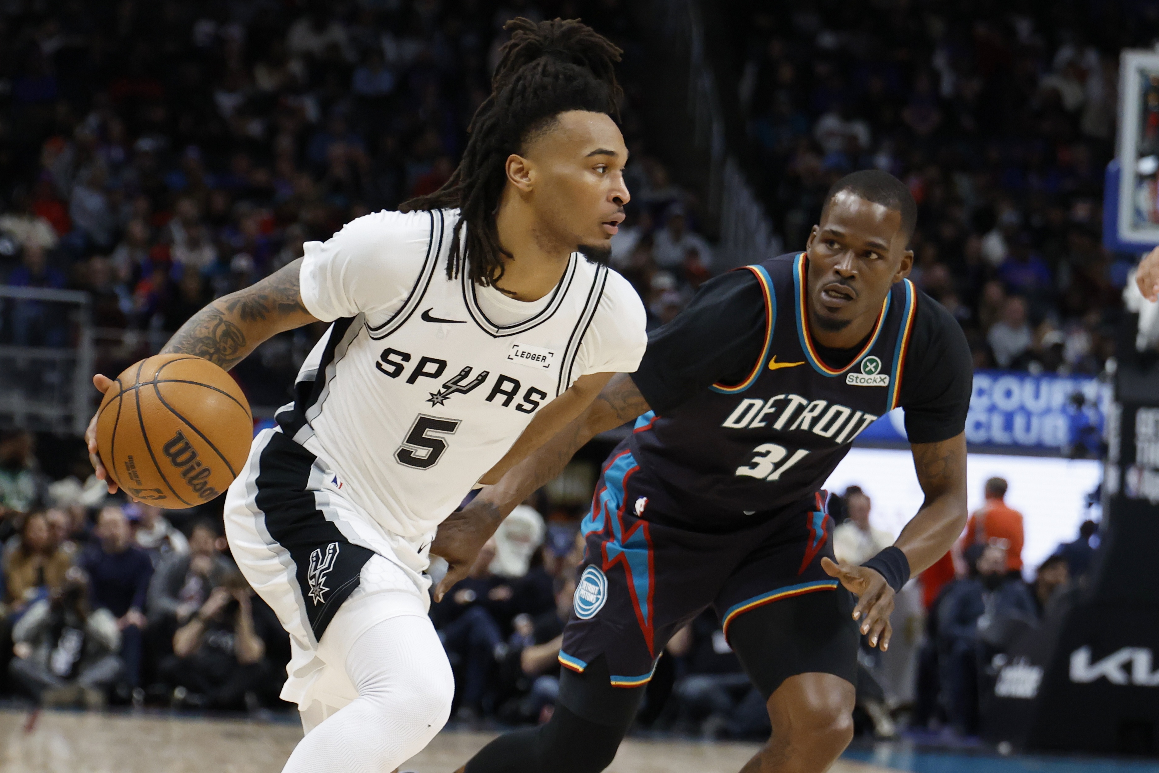 稳定控场！卡斯尔16中7拿下16分4板11助1断1帽 锁防坎宁安