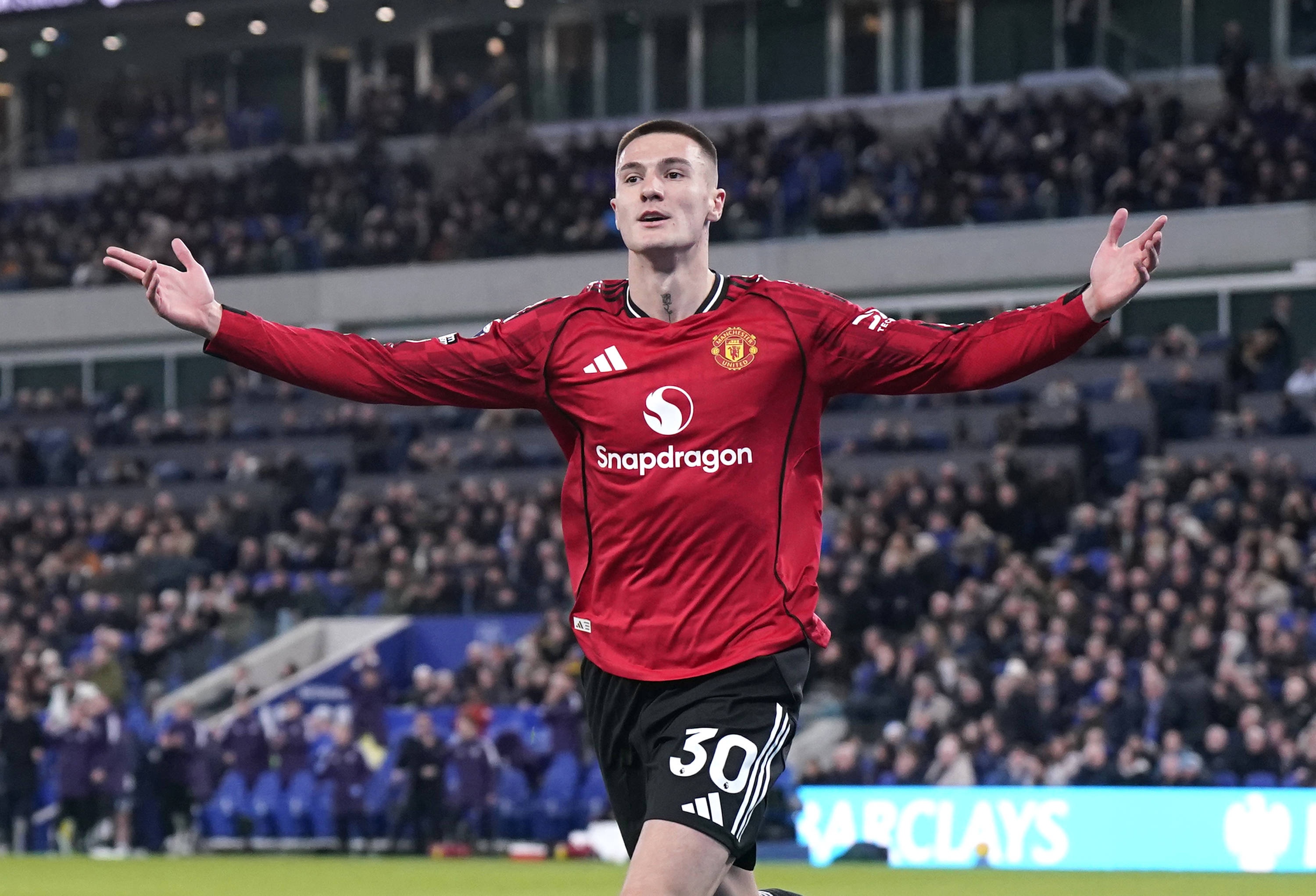 【值得一看】内维尔:舍什科连场替补救主,按表现下一场卡里克必须让他首发了(图1) 【值得一看】内维尔:舍什科连场替补救主,按表现下一场卡里克必须让他首发了(图1)