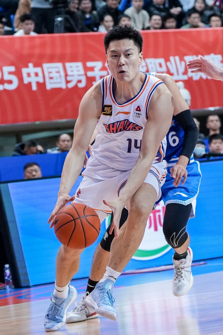 【中国篮球】李弘权(上海久事)首次入选国家队,期待明晚的表现(图3) undefined