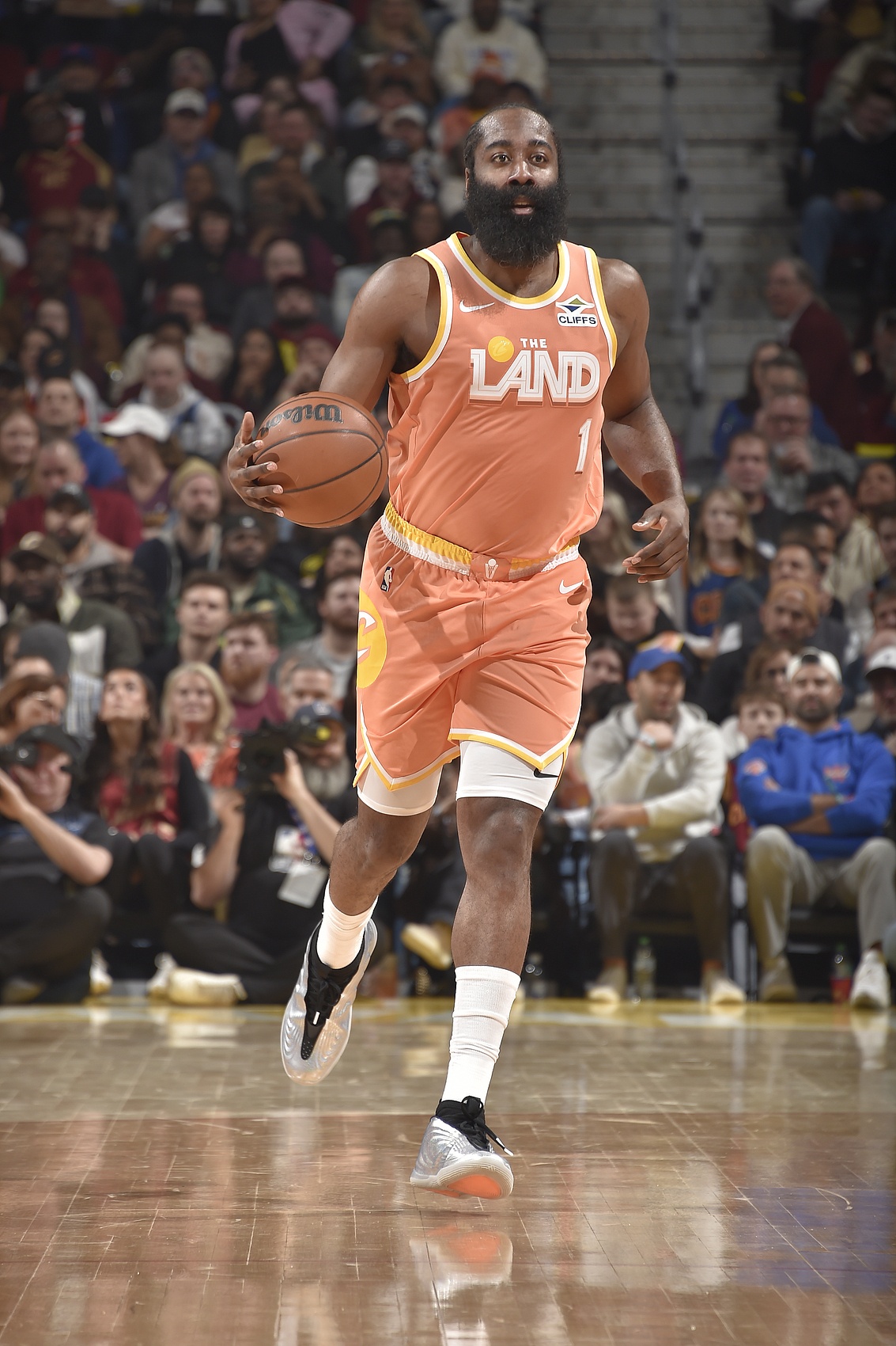 [哈登]哈登：球队6人得分上双 加强防守我们会很难对付 还有23场去调整(图1)