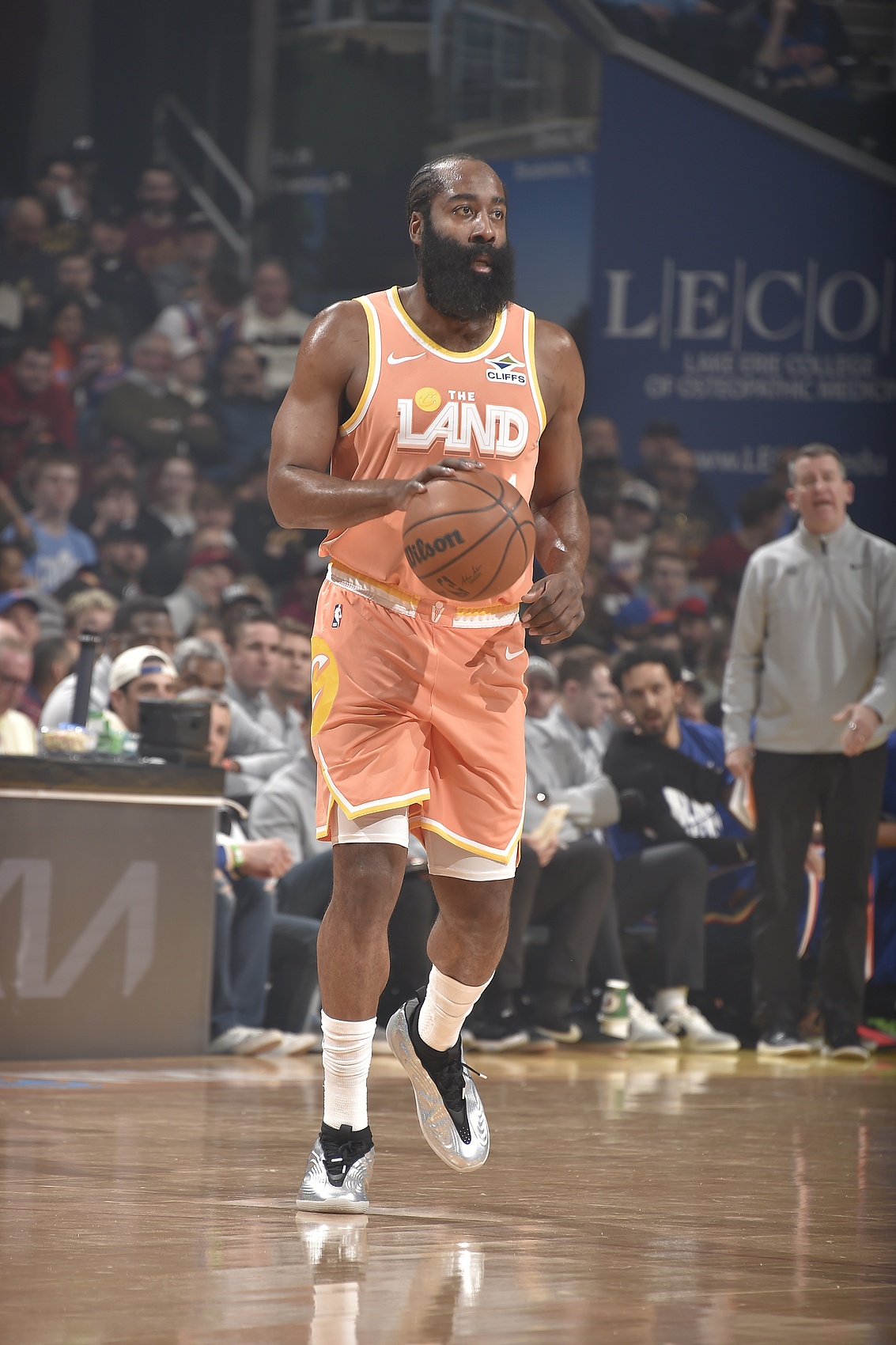 [最新爆料]助队赛季首胜尼克斯~哈登3⚾2分钟18中8&0罚 轻砍20分4助&正负值+10(图1)