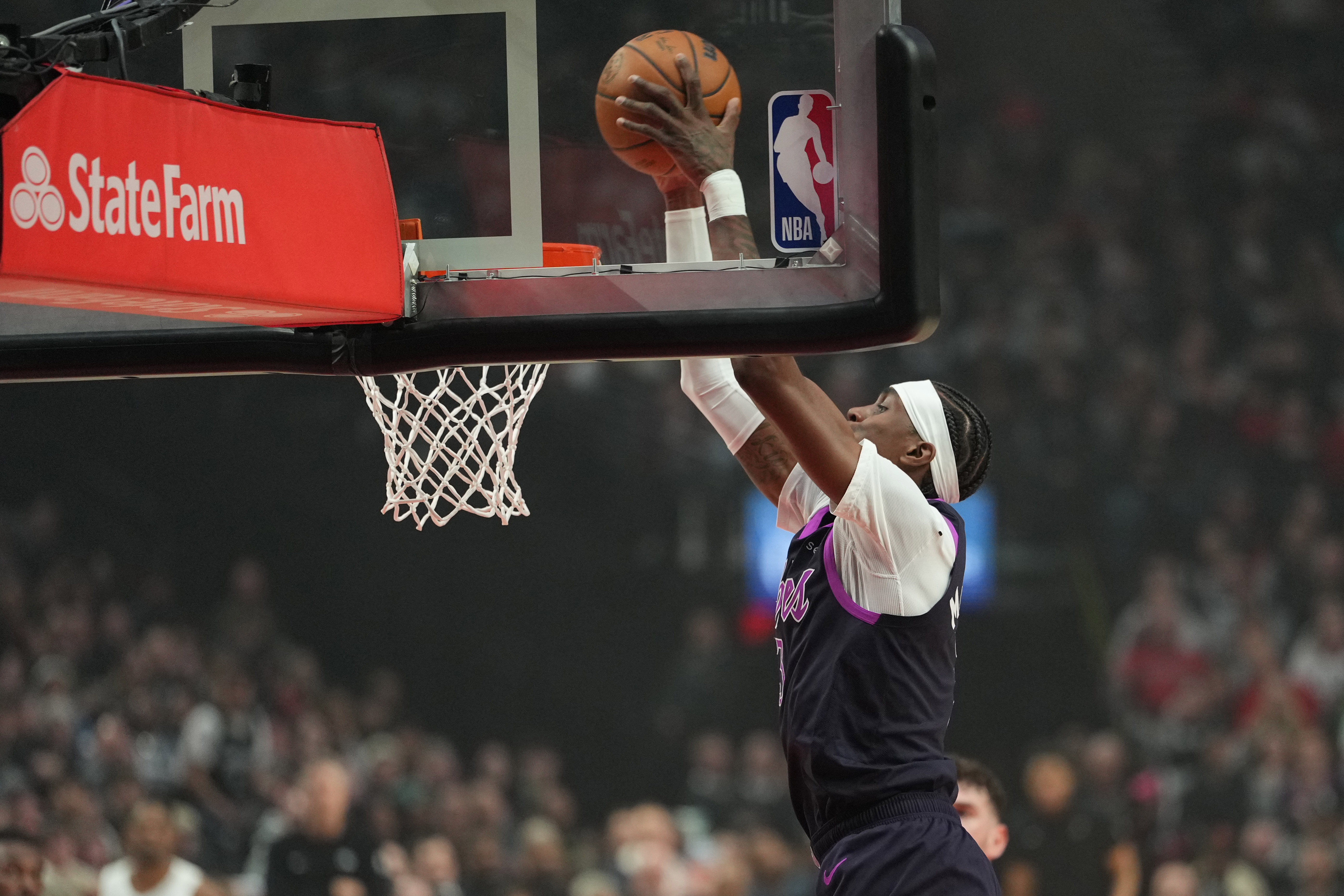 森林狼官方：麦克丹尼尔斯已进行5V5训练 今日对阵魔术将出战成疑