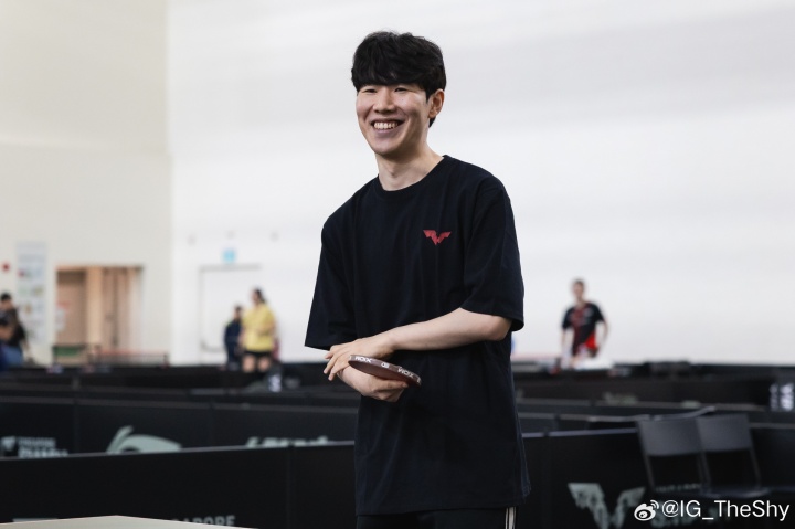 TheShy更博晒WTT新加波现场照：很愉快的一次体验 感谢WTT的邀请