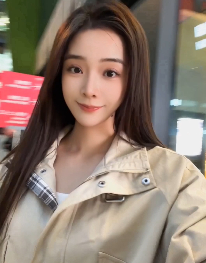 余霜晒与管泽元线下观赛LCK决赛合照:徒步👣【球盟会】