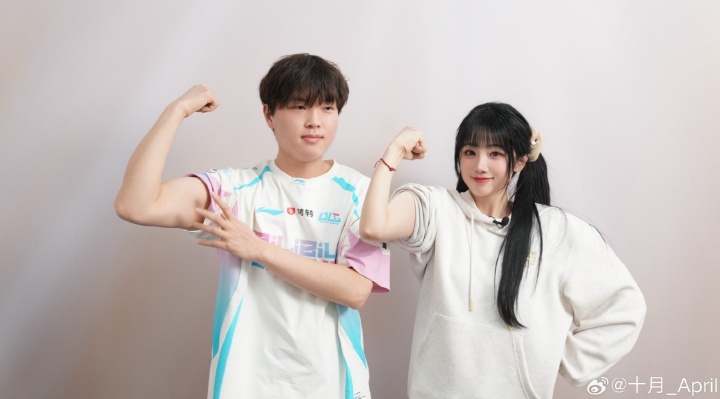 豆瓣粉丝爆料十月点赞相关澄清与Elk恋情评论:假的 没谈【球盟会】