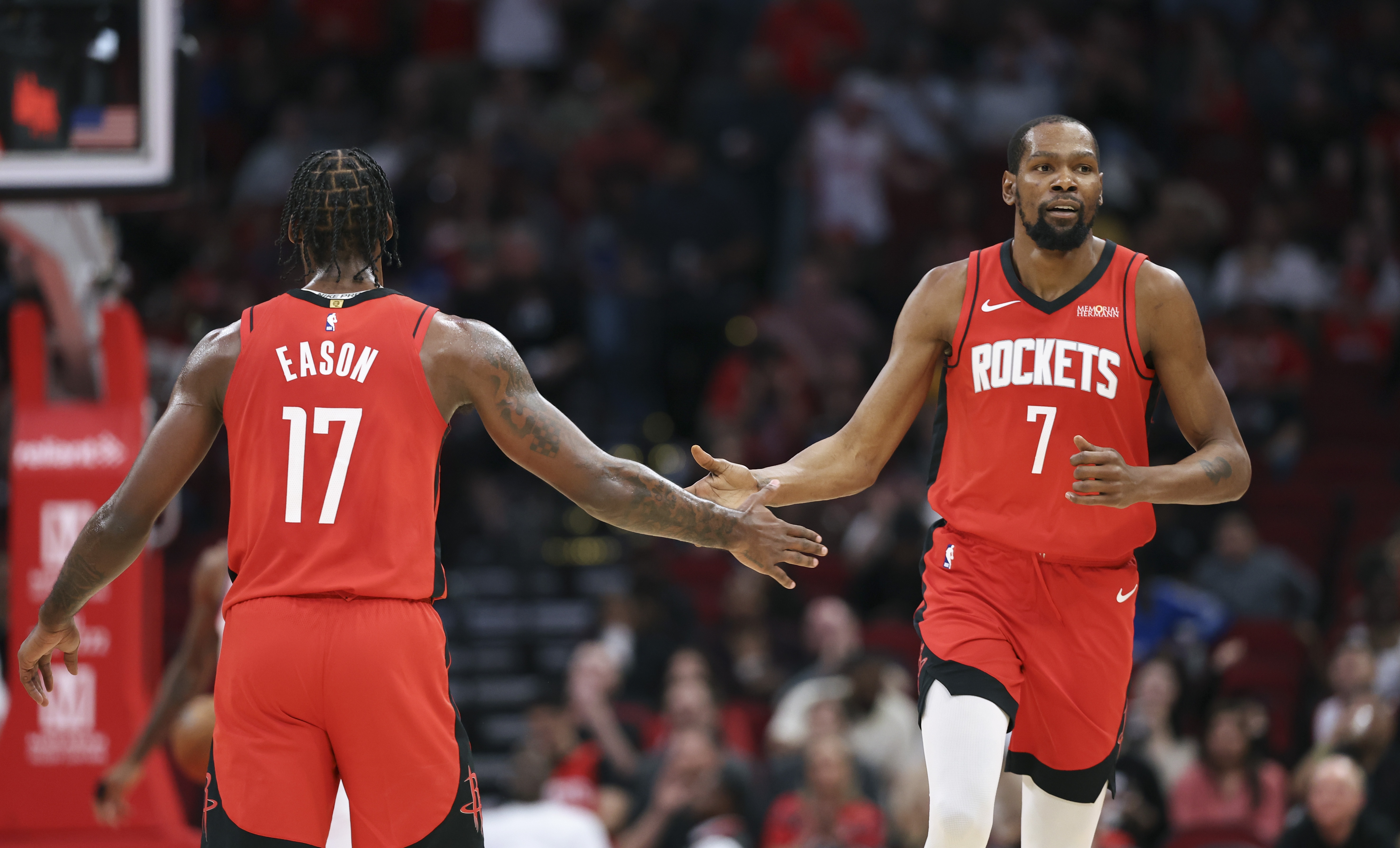 【球迷报道】杜兰特：防守端本该更强硬 热巴&哈克斯很轻松就杀入禁区了(图1)