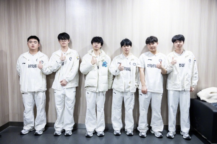 【万博电竞】iG赛后更博:无论是鼓励还是批评都会化为支撑我们继续前行的力量