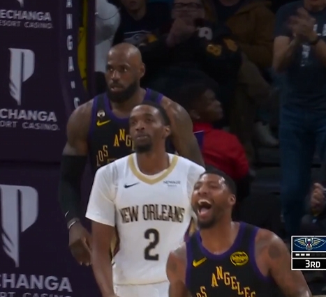 【体育前线】默契这一块斯玛特❕1防2鬼手抢断 詹姆斯跟进翱翔擎天劈扣(图2)