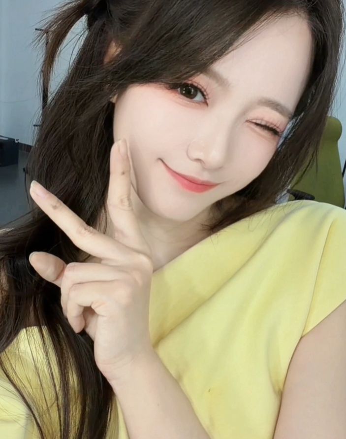 【万博电竞】主持骆歆晒照：8号本特派员也会去决赛现场哦，到时候见😉