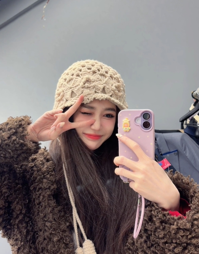 保养的真好！小悠晒照：胜决收工～神级反转的一场bo5～恭喜BLG