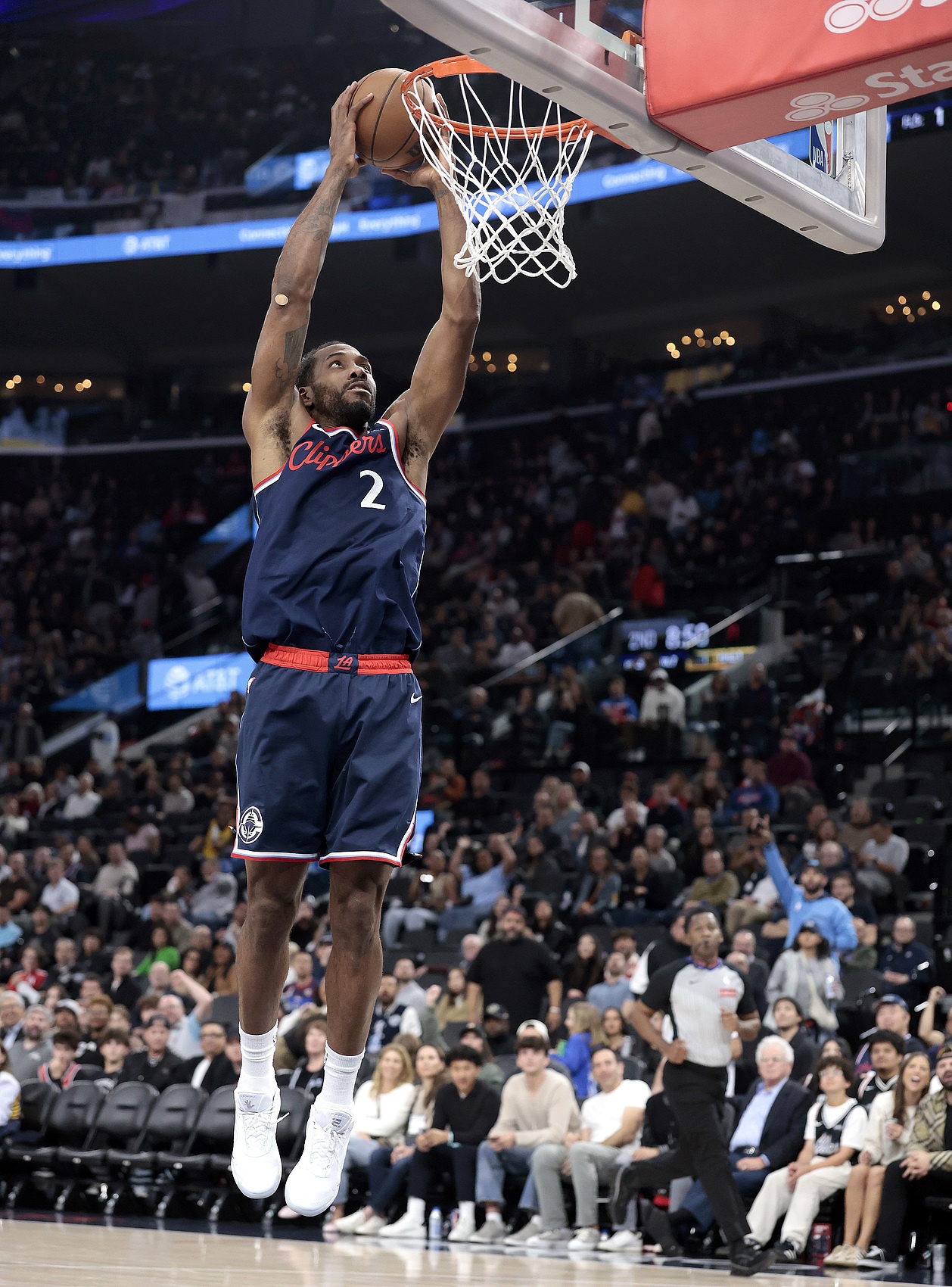 轻轻松松！伦纳德仅23分钟18中10拿下29分8板 连续39场20+