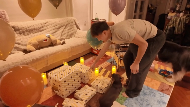 [有道理嘛?]甜蜜！李昊迎22岁生日，女友凌晨晒照发文庆生：生日快乐爱夫(图5)