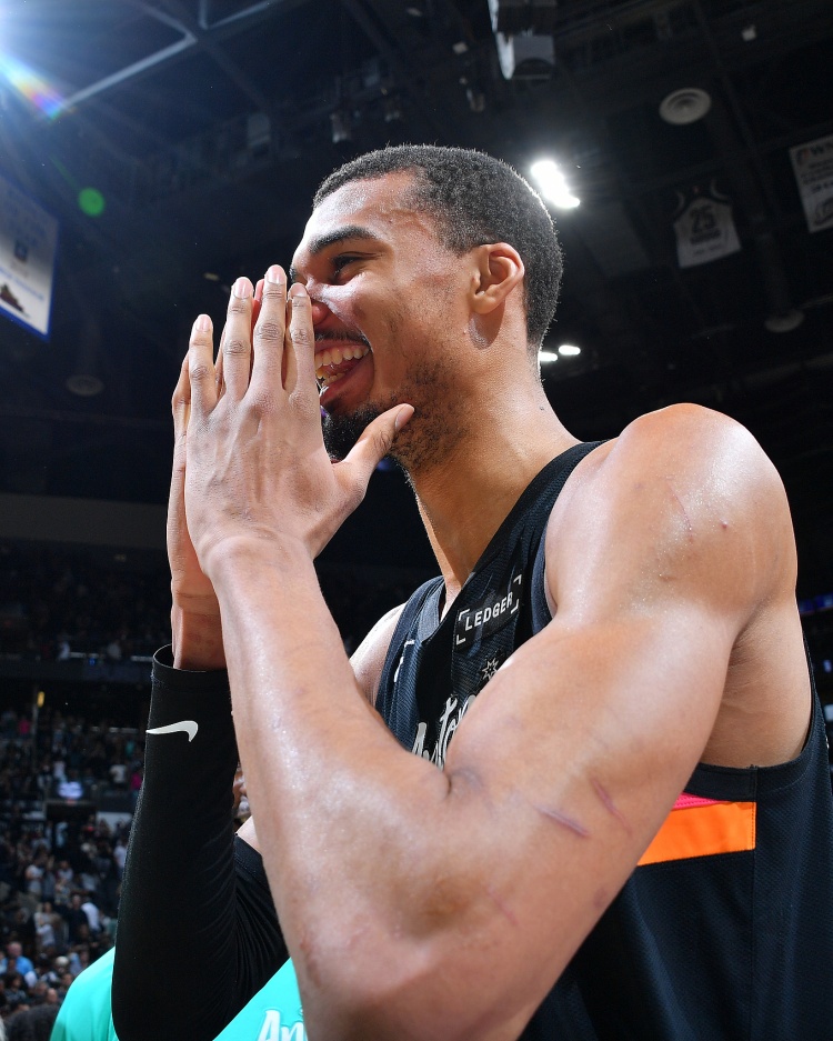 【新闻简讯】马刺CEO：文班目前最大成➡️就或是率法国对抗梦之队 当时他才20岁(图1)