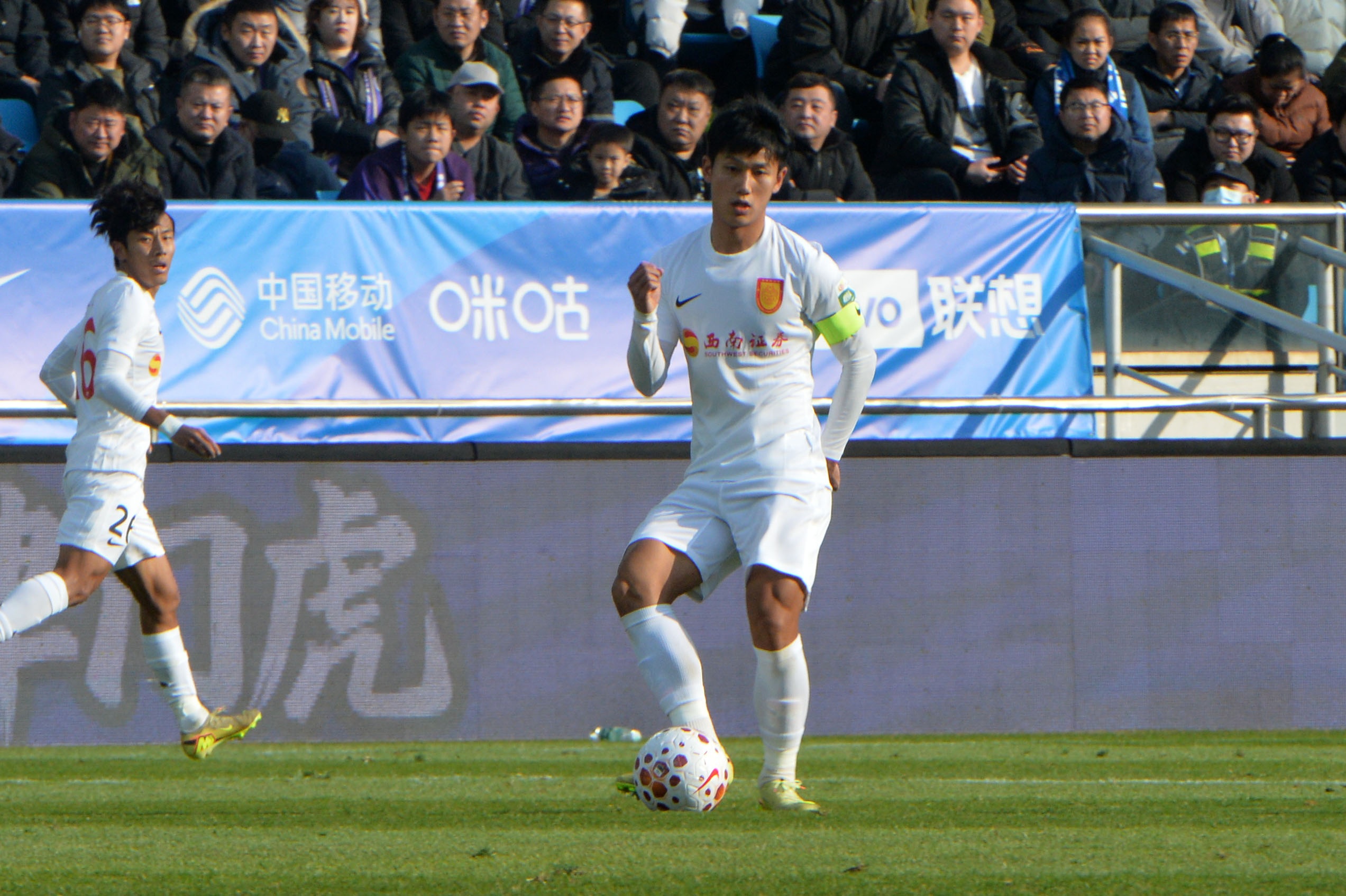 [好看推荐]向余望中超首秀数据：跑动积极；过人和射门数为0，13次丢失球权(图1)