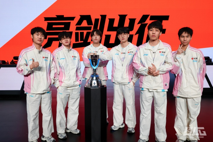 BLG分享出征2026全球先锋赛全员合照：我们是优胜者！【球盟会】