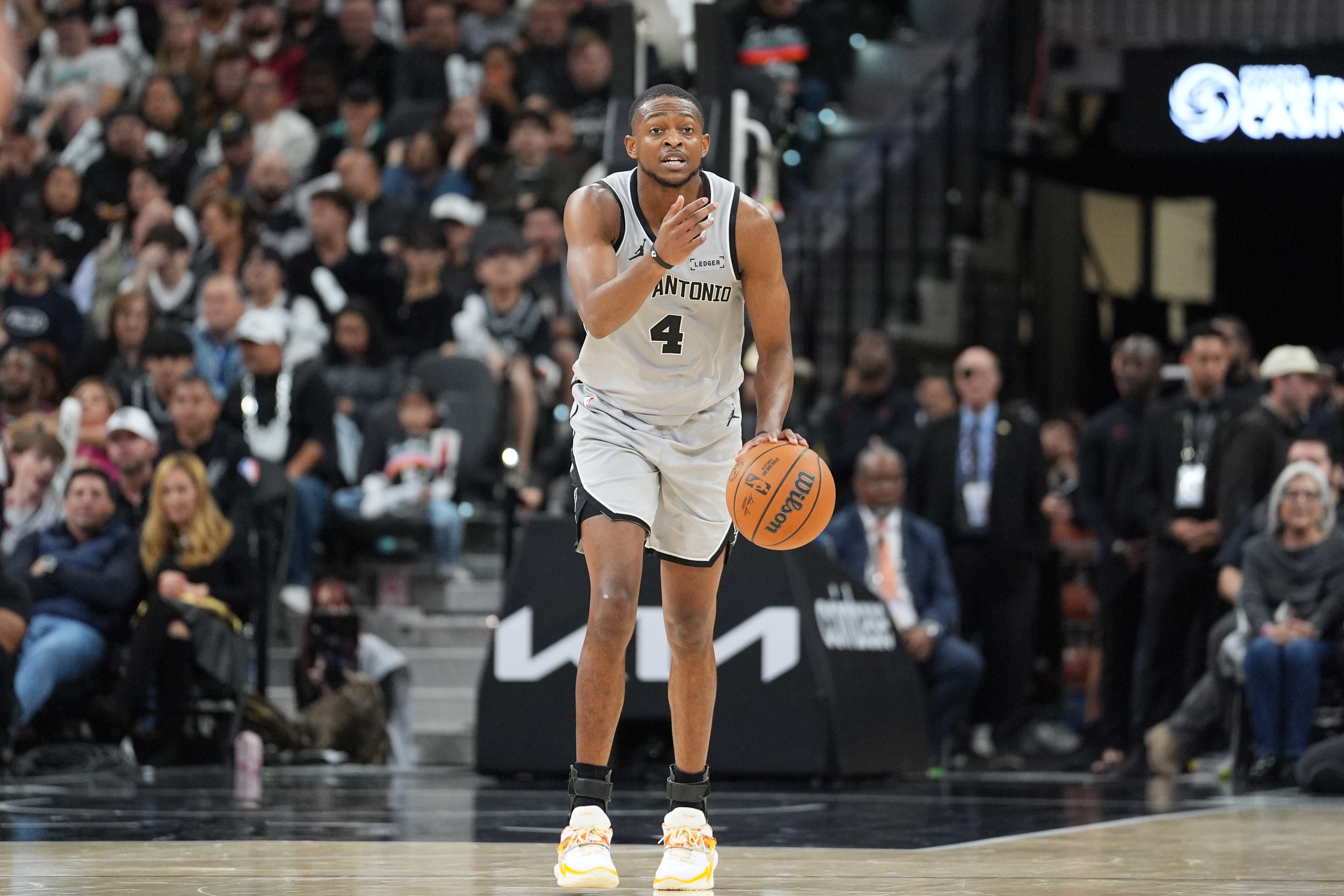 [好看推荐]米奇：福克斯是最快的赛车 科内特表现非凡 哈珀在比赛中游刃有余(图1)