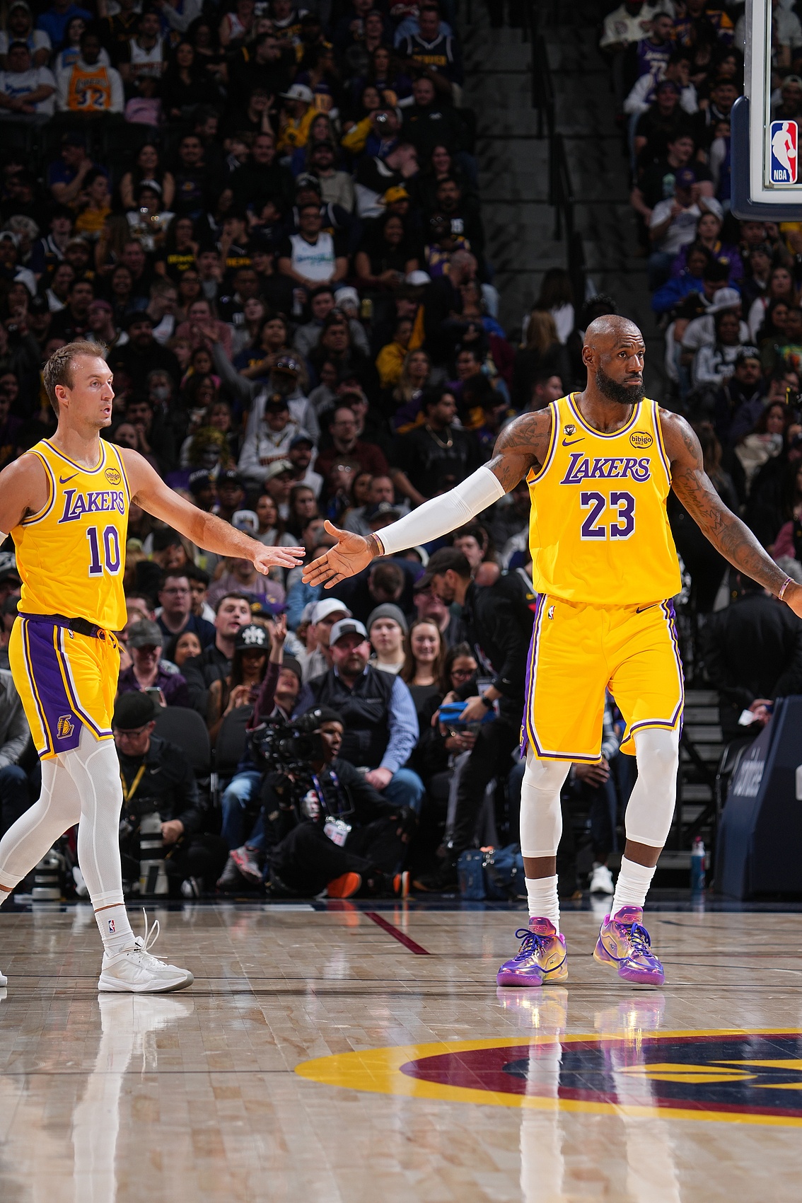 【体育头条】詹姆斯：每场比赛都很重要 你可以为季后赛打造习惯和化学反应(图1)