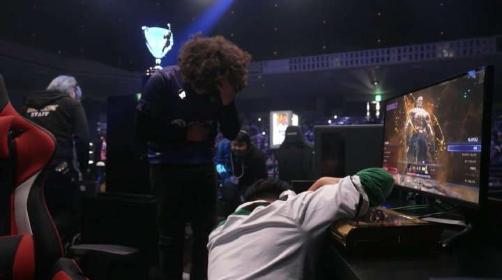 决赛级别的BO5！小孩火舞2:3惜败BLAZ  赛后疑似虚脱久久才与对手握手【球盟会】