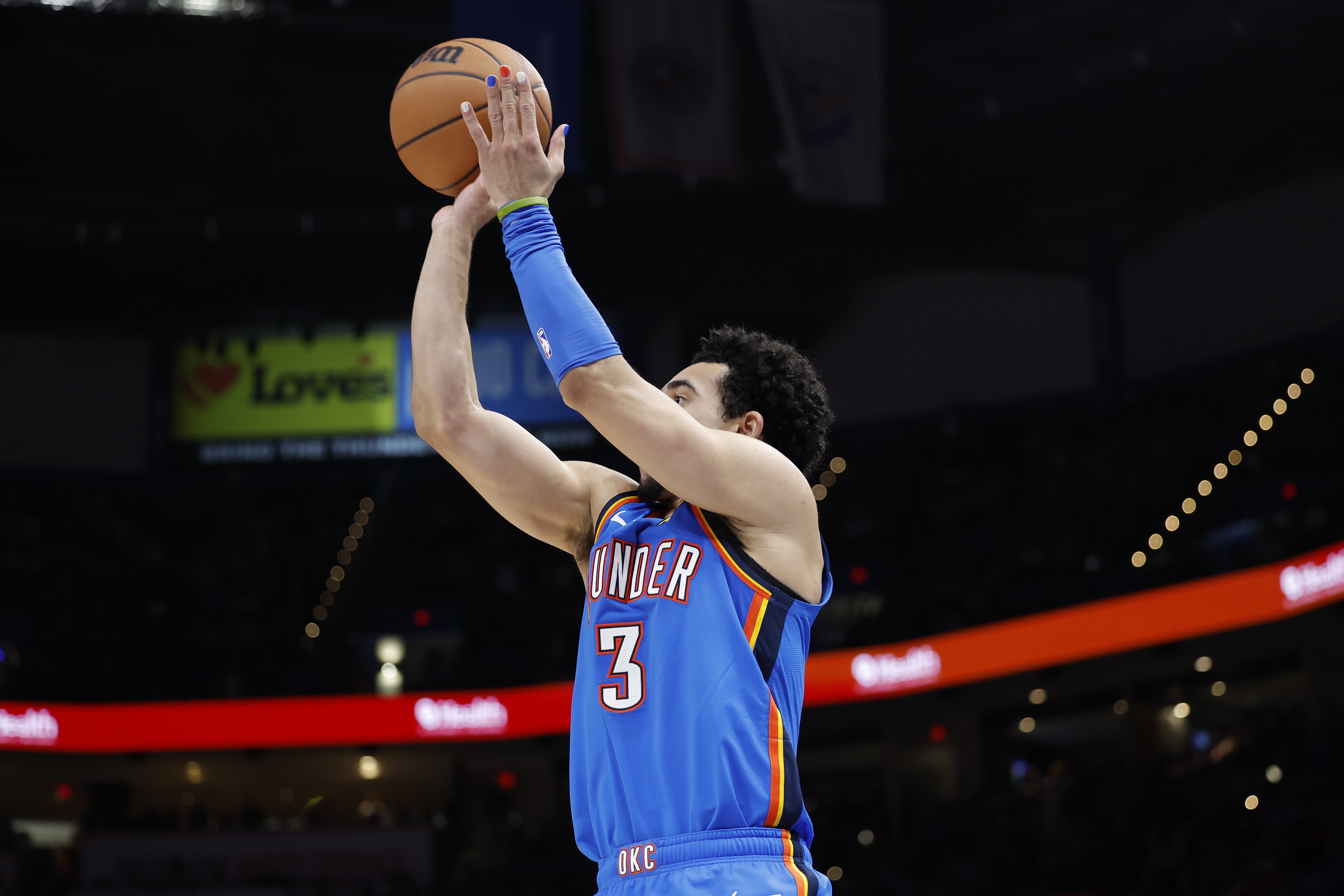 亚历山大：麦凯恩品格很好是出色球员 总能做出帮球队赢球的动作