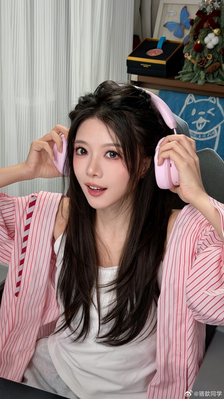 【QY球友会】等你下播❤️骆歆更博晒照：你耳机听什么 能不能告诉我～