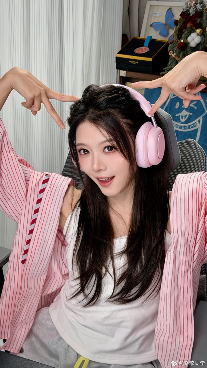 【QY球友会】等你下播❤️骆歆更博晒照：你耳机听什么 能不能告诉我～